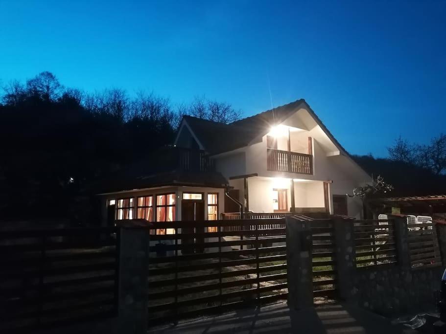 Casandi Ciresu Dış mekan fotoğraf